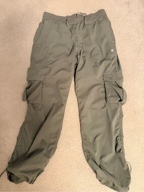 Lululemon Dance Studio Relaxed-Fit Mid-Rise Cargo Pant Size Medium